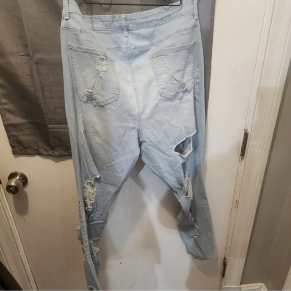 🍂🍁Like new Fashion to figure distressed skinny jeans 18 - Picture 5 of 5